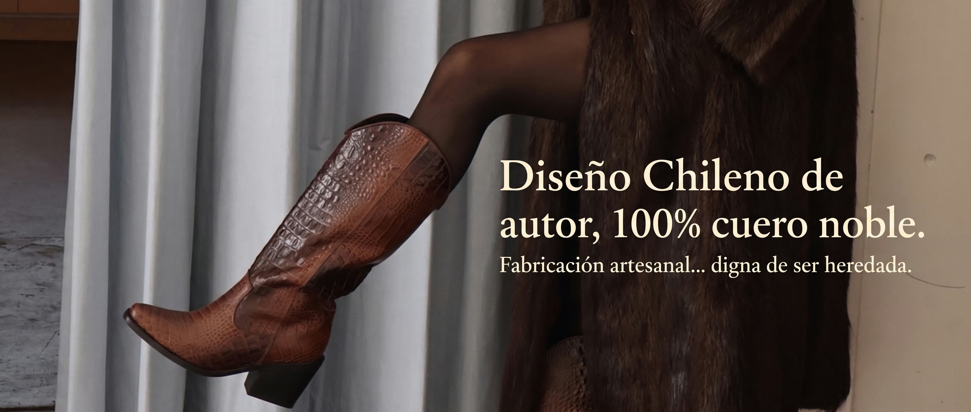 Diseño Chileno de autor, 100% cuero noble. Fabricación artesanal digna de ser heredada.